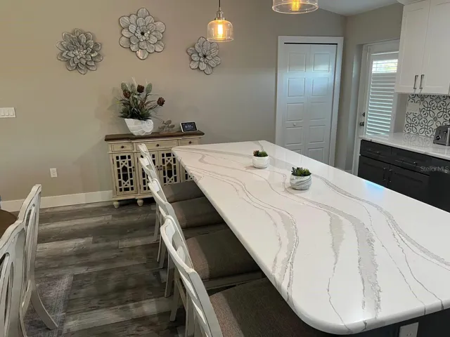 Picture from previous online rental website showing possible furniture layout.