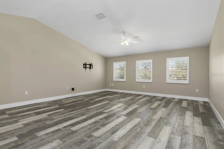 Vaulted ceilings make the space feel even more spacious.