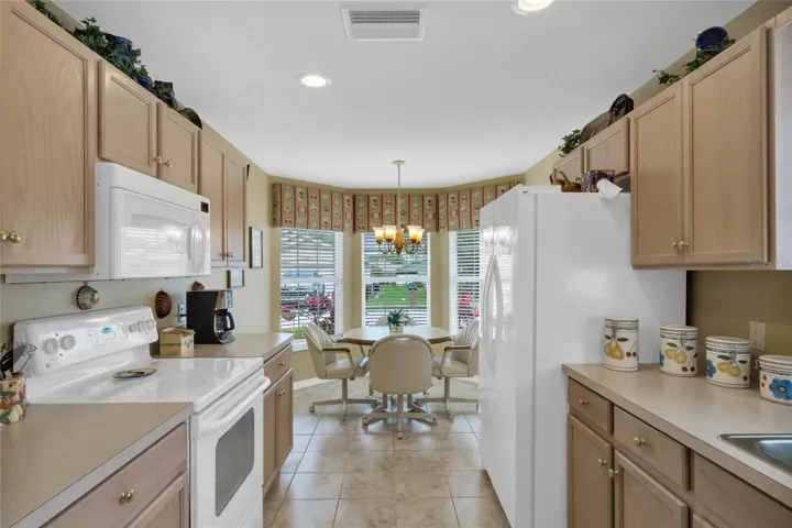Bright & Cheerful Breakfast Nook
