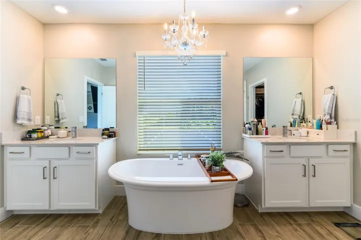 Double vanities and free standing tub