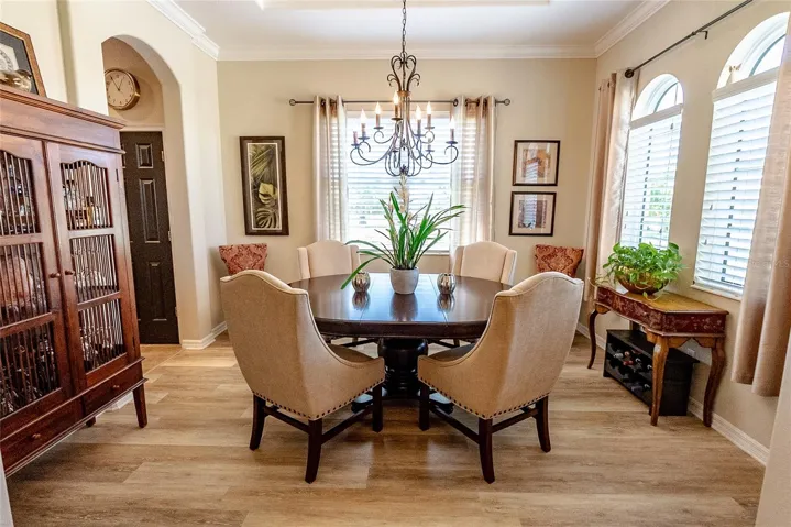 Dining rm