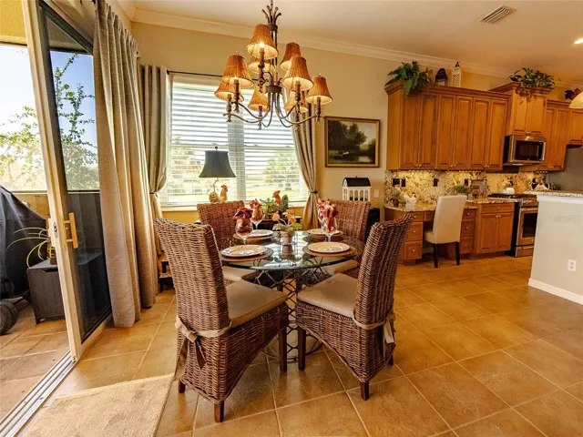 Eat-in kitchen