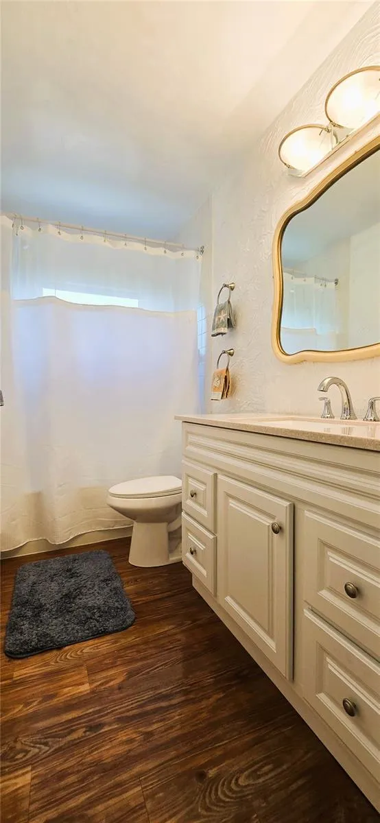 Unit B Bathroom