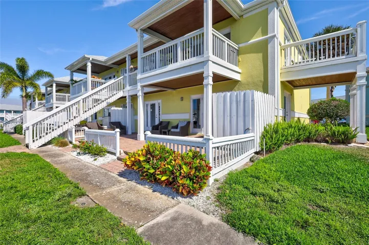 Corner unit showing both back and side patio