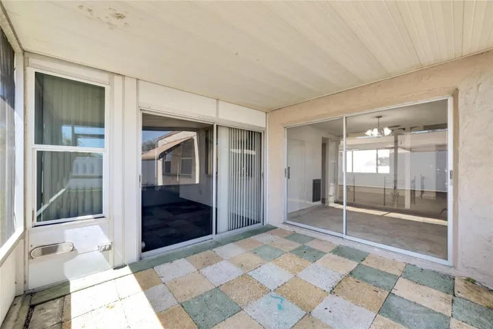 Enclosed lanai