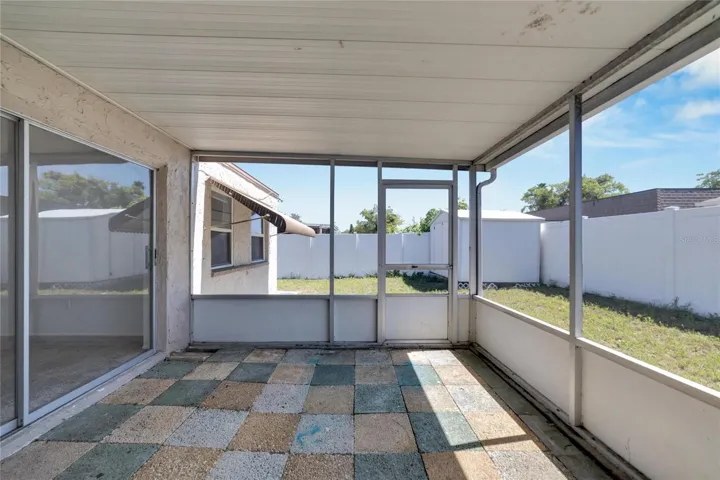 Enclosed lanai
