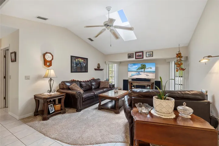 Sitting room with ceiling fan