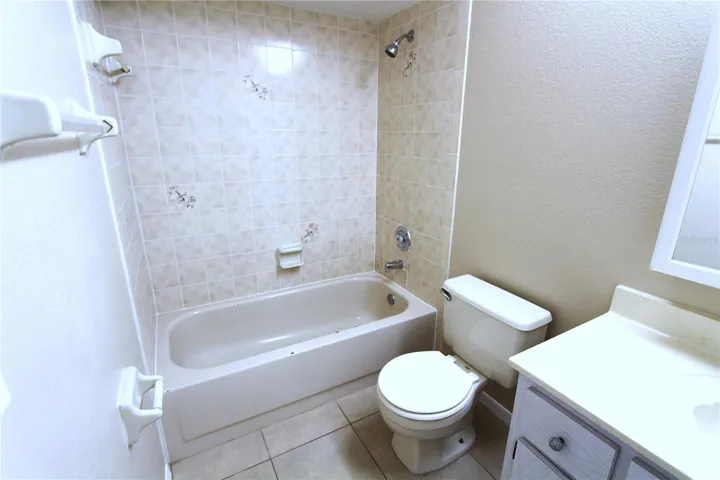 Guest Bathroom with Tub-Shower Combination