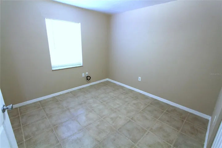 Bedroom 3 - view 1