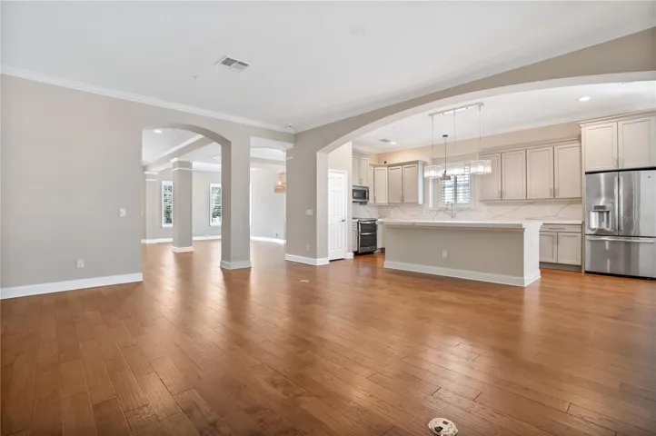 KITCHEN/FAMILY AREA
