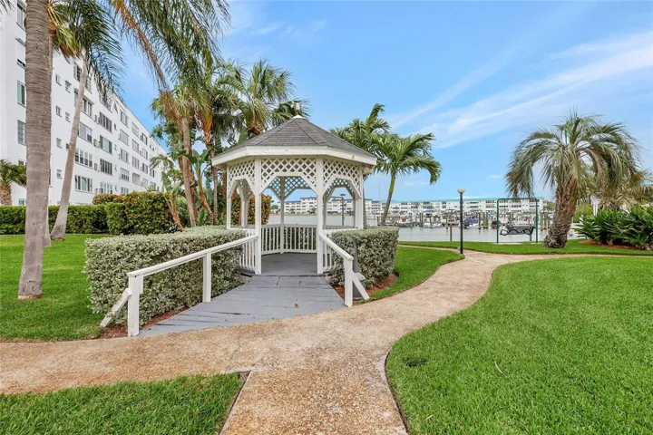 Gazebo to view the water