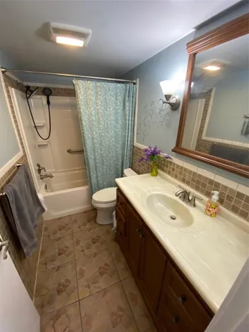 Bathroom 2 with bathtub.