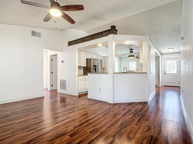 Family Room - Kitchen