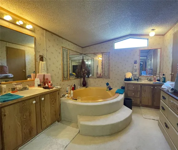 En Suite Master Bathroom