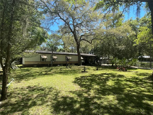 Front Exterior & Yard