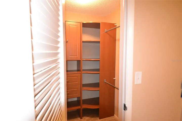 Walk in closet organizer