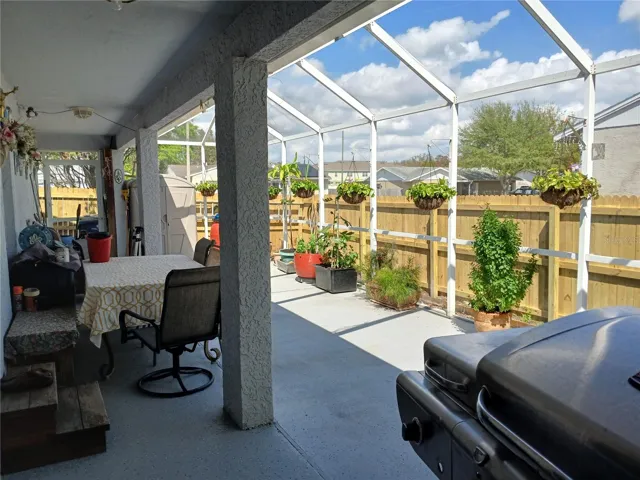 Another view of the lanai