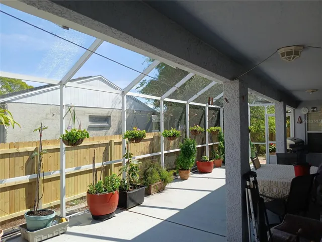 Large screened lani