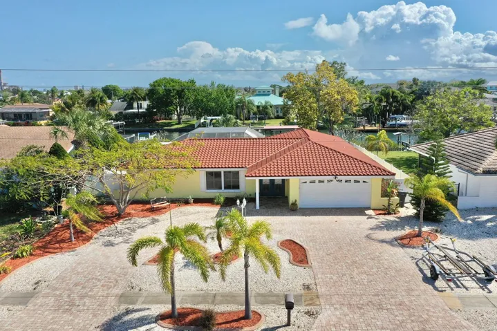 Circular driveway