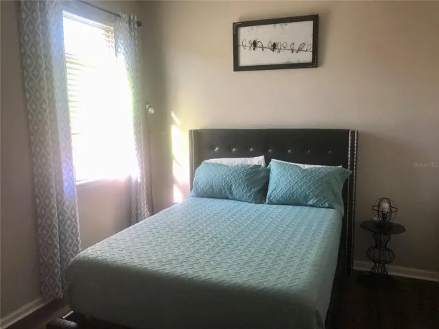 Guest bedroom.