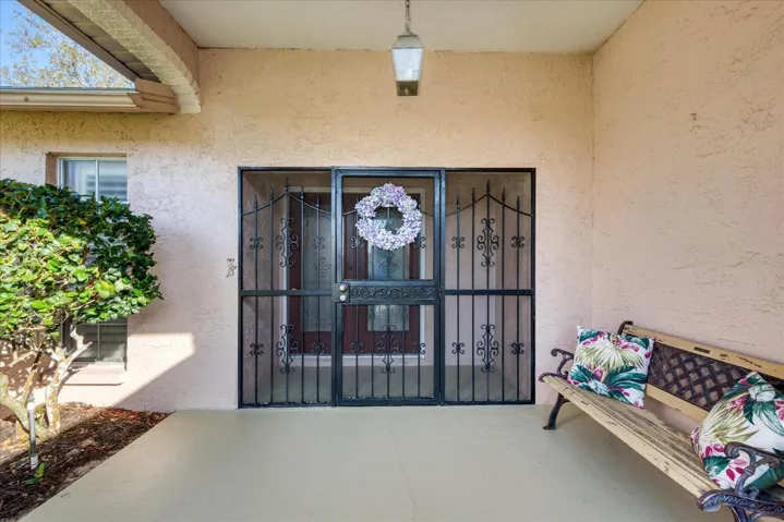 Covered front patio~