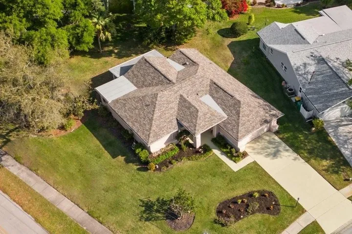 View of the roof replaced in 2019~