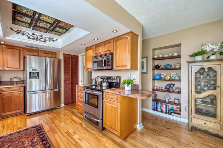 Extended counter & built in display or book nook~