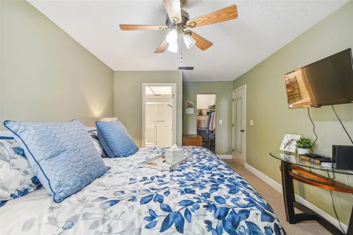 Master bedroom w/ King size bed