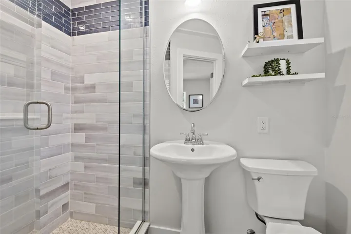 Primary en suite bath