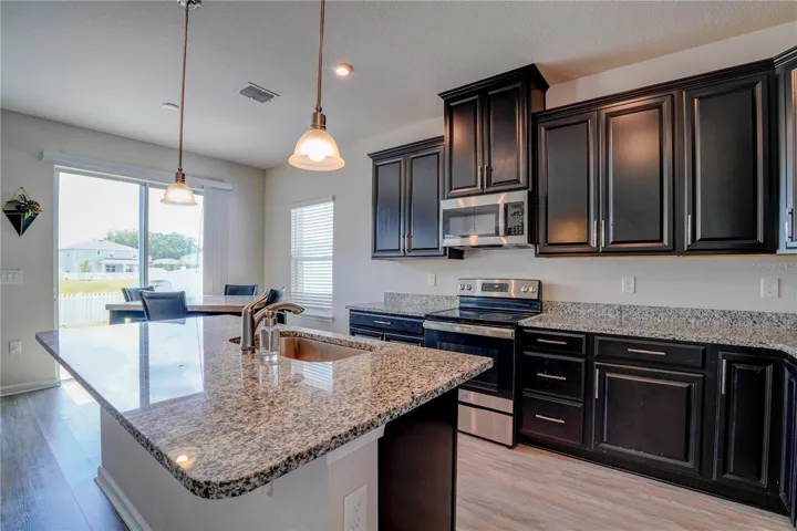 Kitchen & Island