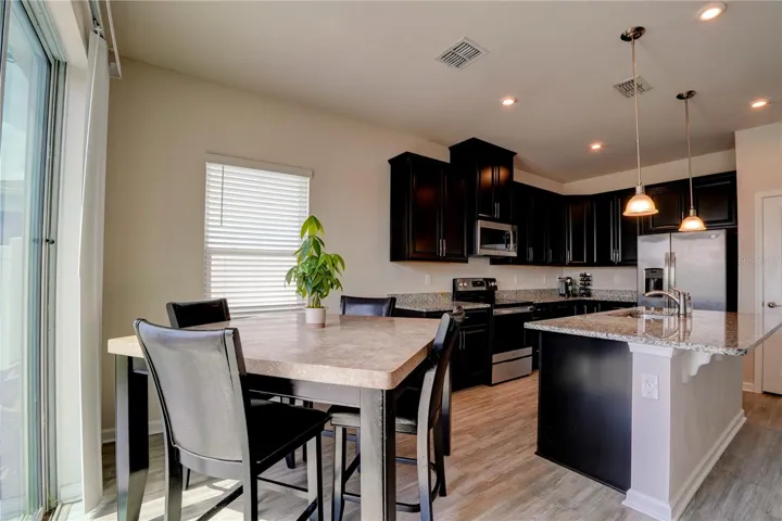 Kitchen & Dining Space