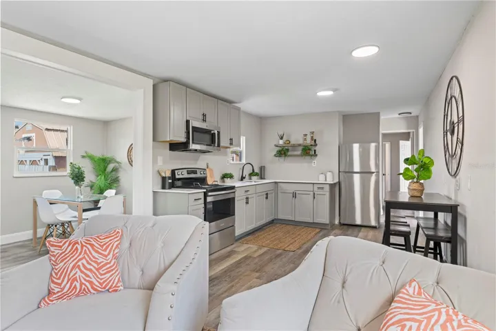 Living Room/Kitchen