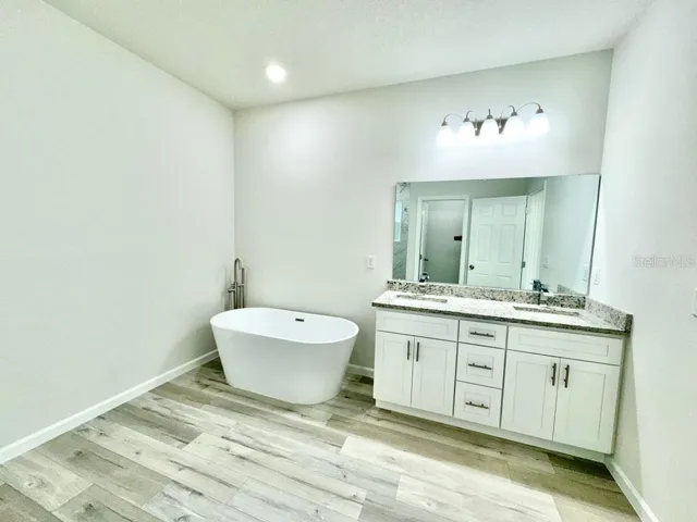 MODEL HOME