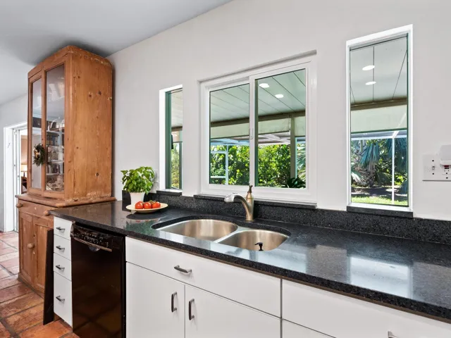 Kitchen w/ wind to lanai and pool