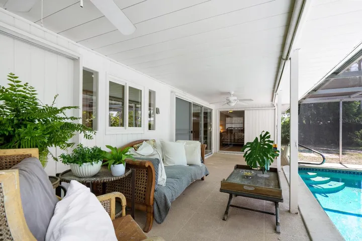 Covered Lanai w/ roll down Sunshades