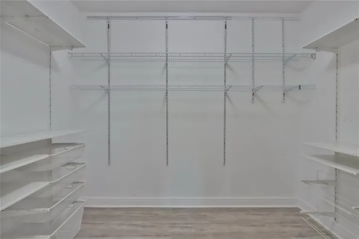 Master Bedroom Walkin Closet.
