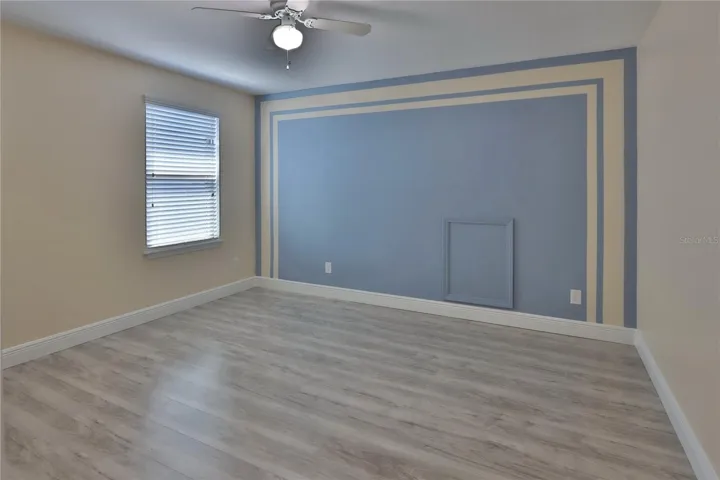 Upstairs Bedroom #4