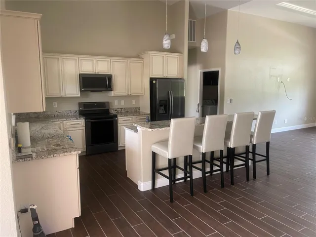 KITCHEN GREAT ROOM VIEW