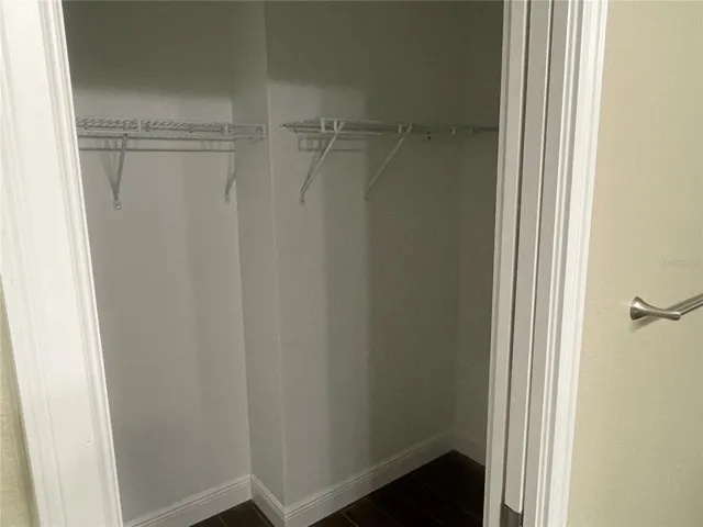 WALK IN CLOSET
