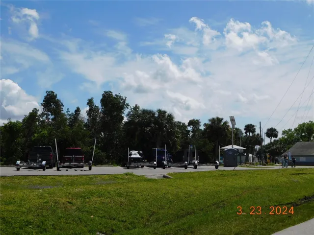 Watercraft trailer parking is just down the street at the Harbour Heights Park.