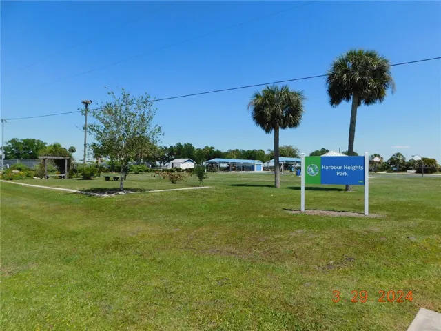 Welcome to Harbour Heights Park: a county park just down the street!