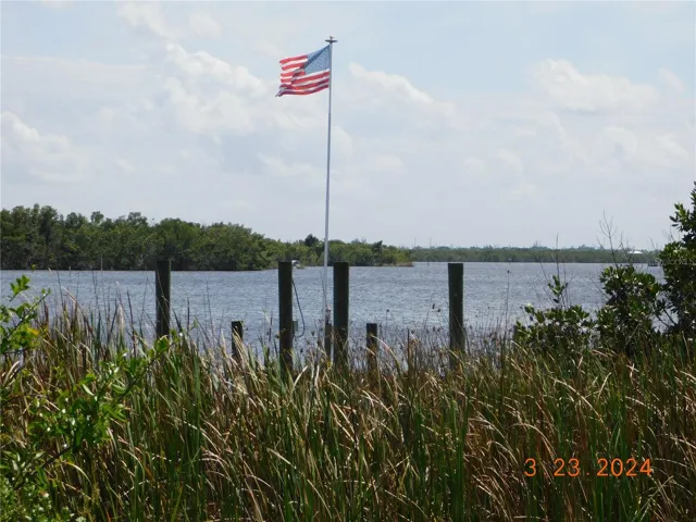 a peek through the low mangroves toward the Peace River