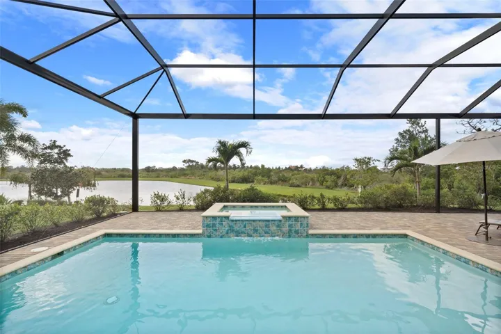 Salt water pool with spa and 270 degree panorama screen