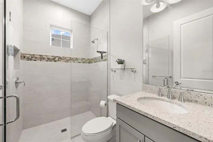 Full bathroom for Bedroom 1
