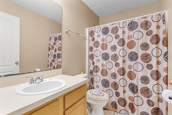 Full guest bath