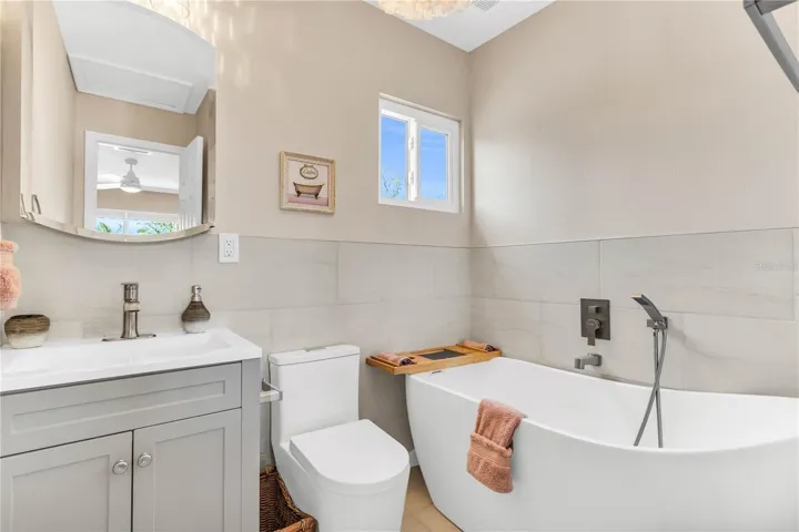 2nd bath upstairs attached to 3rd bedroom