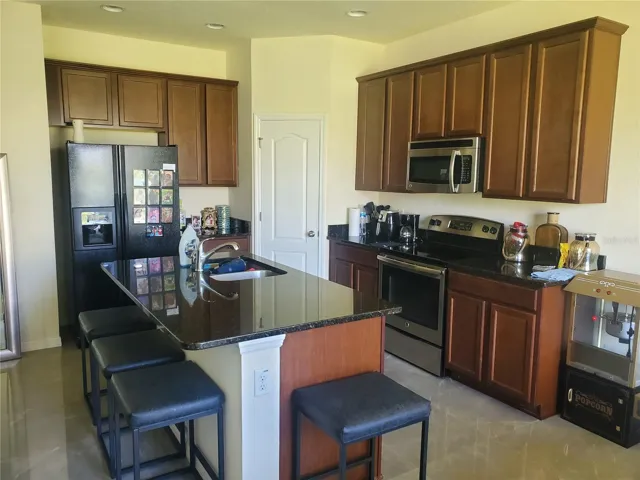 KITCHEN WITH ISLAND