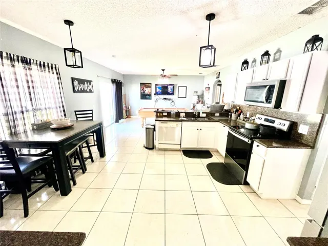 Kitchen/Nook area