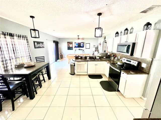 Kitchen/Nook area