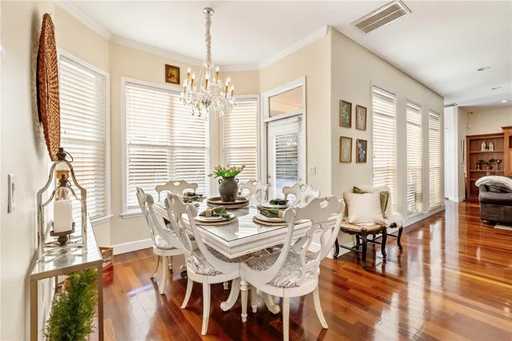 Large Breakfast Nook overlooking pool